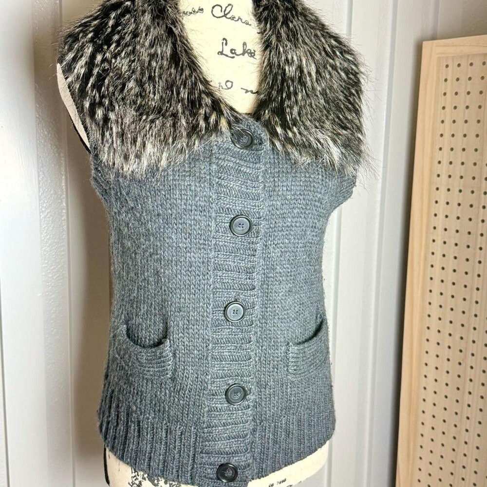 Ann Taylor Faux Fur Collar sleeves vest button up knit sweater pockets size M - Picture 2 of 7